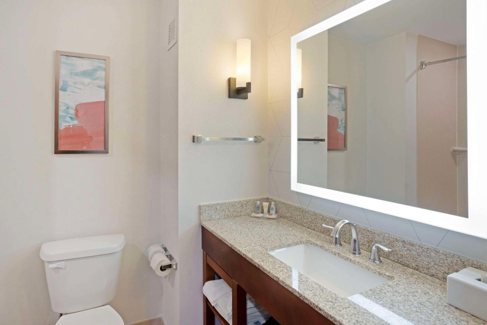 בלומסבורג Comfort Suites מראה חיצוני תמונה